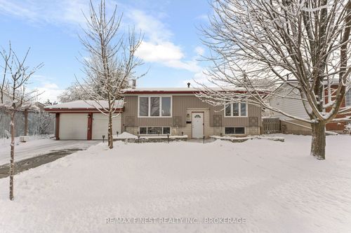 111 Manitou Cres W, Amherstview, ON, K7N1C1 | Card Image