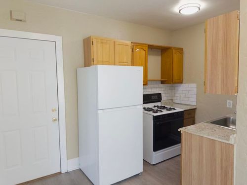 2f-25 Oakland Ave, Everett, MA, 02149-3902 | Card Image