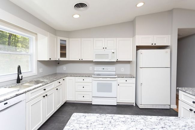 38 Williams Rd, House other with 3 bedrooms, 3 bathrooms and 10 parking in Smithfield RI | Image 5