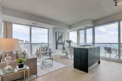 5202 - 386 Yonge St, Condo with 2 bedrooms, 2 bathrooms and 1 parking in Toronto ON | Image 2