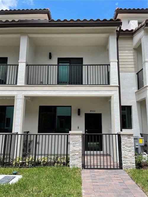 4553-4553 Nw 83rd Path, Doral, FL, 33166-5936 | Card Image