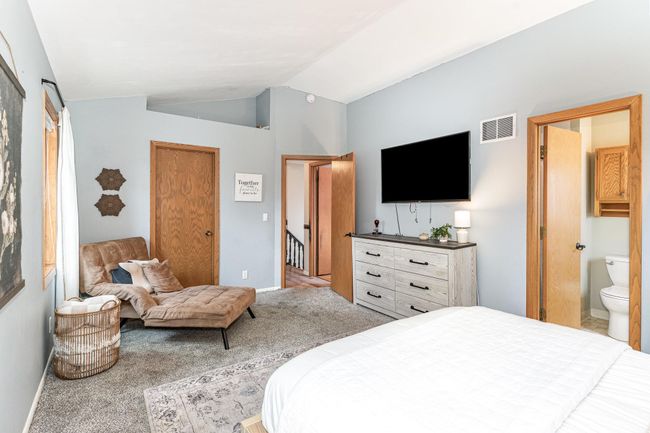 Primary room with walk-in closet | Image 13