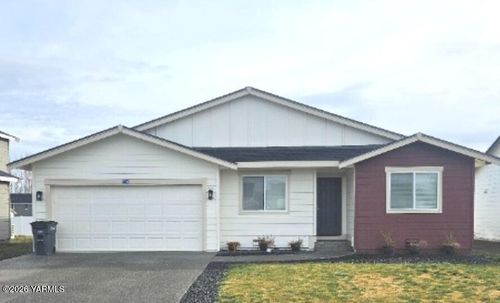 608 N Oak St, Tieton, WA, 98947-1401 | Card Image