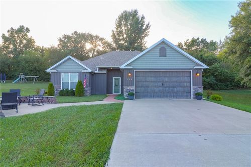 238 Se 141st Rd, Warrensburg, MO, 64093-7589 | Card Image