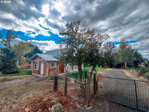 809 Ingle St, Mount Vernon, OR, 97865-3422 | Card Image