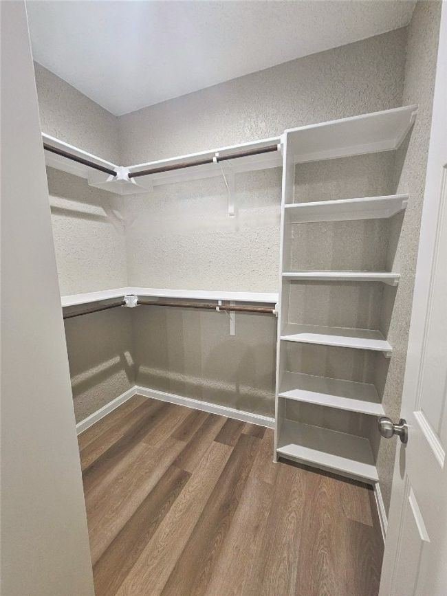 Walk in closet | Image 9
