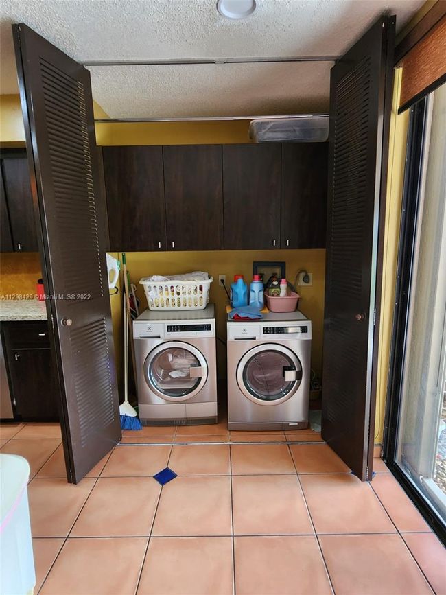 12320 - 12320 Nw 11 Th Ct, Townhouse with 2 bedrooms, 2 bathrooms and null parking in Pembroke Pines FL | Image 6