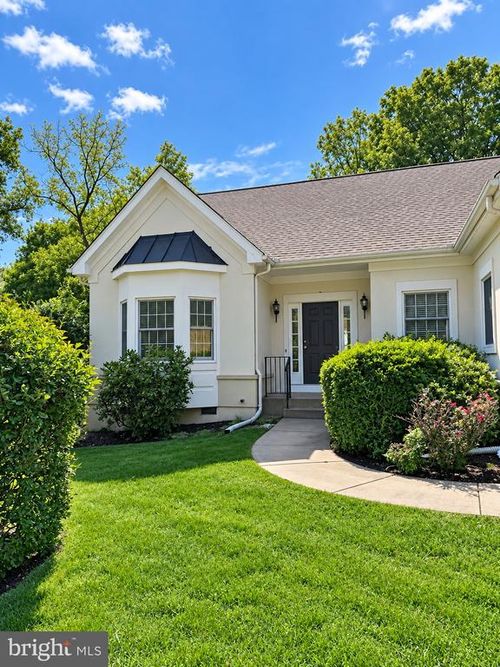 260 Fernbank Dr, SHEPHERDSTOWN, WV, 25443-4184 | Card Image