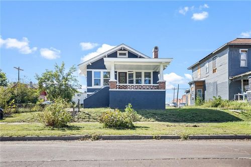 714 Vine St, Chillicothe, MO, 64601-2323 | Card Image