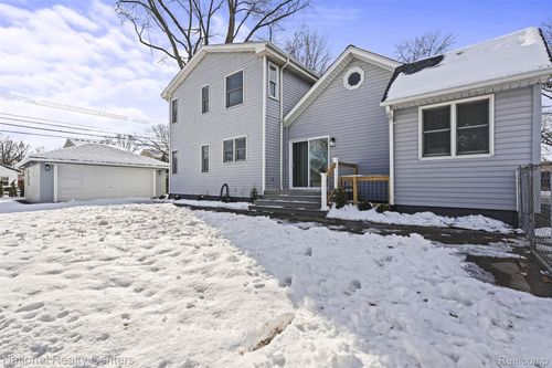 341 Tecumseh St, Clawson, MI, 48017-2220 | Card Image