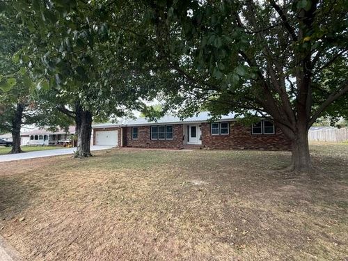 811 Richards Dr, Mountain Grove, MO, 65711-1868 | Card Image