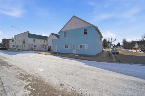 101 S Washington St, Dunkerton, IA, 50626-7714 | Card Image