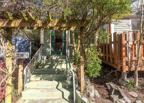 2214 N 60th St, Seattle, WA, 98103-5735 | Card Image
