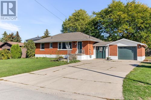 44 West Ave, Stoney Creek, ON, L8E5L5 | Card Image