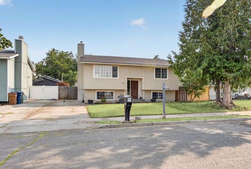 4212 E 24th Ave, Spokane, WA, 99223-5556 | Card Image
