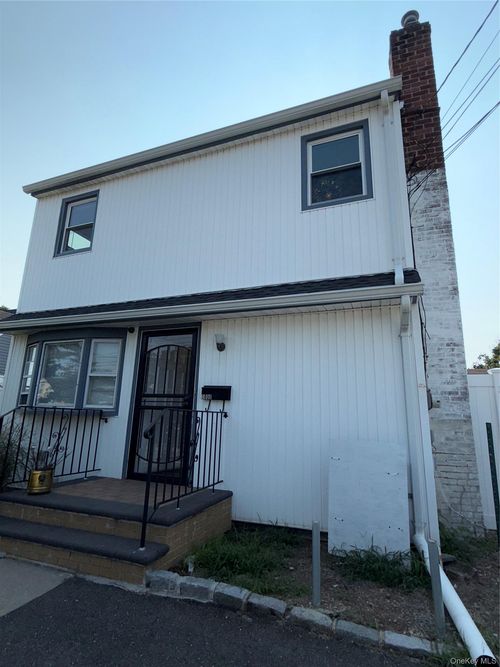 1800 Newbridge Road, Hempstead, NY, 11710 | Card Image
