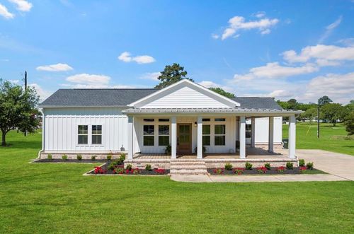 539 Elm St, New Ulm, TX, 78950-5267 | Card Image