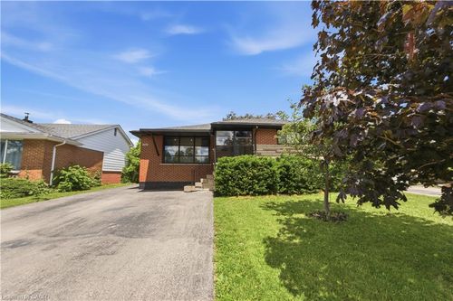 1141 Mohawk Rd E, Hamilton, ON, L8T2S4 | Card Image