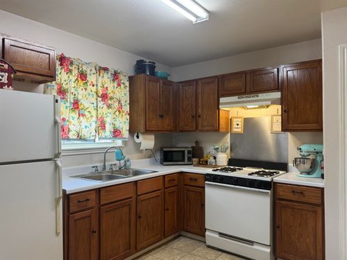 200 7th St, Lometa, TX, 76853-2029 | Card Image