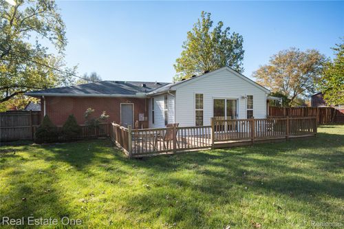 28172 W 10 Mile Rd, Farmington Hills, MI, 48336-3000 | Card Image