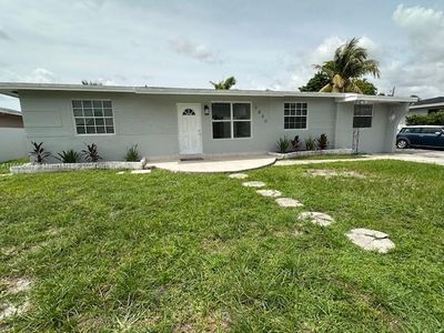 3800 Sw 31st Ct, House other with 4 bedrooms, 3 bathrooms and null parking in West Park FL | Image 2