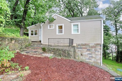 13 Mountain Glen Rd, Ringwood, NJ, 07456-1913 | Card Image