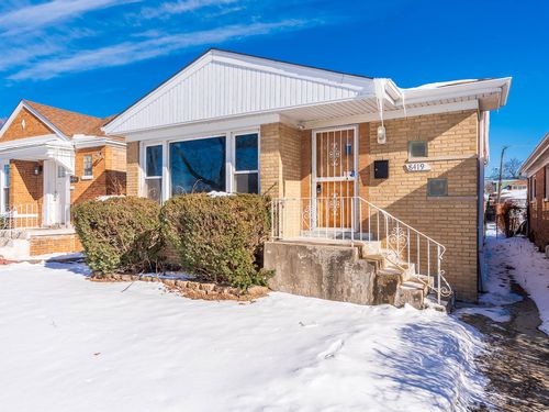 8419 S King Dr, Chicago, IL, 60619-6033 | Card Image