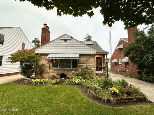 539 Ansonia St, Oregon, OH, 43616-2703 | Card Image