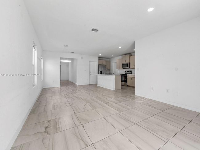 619 Ne 5 Th St, House other with 5 bedrooms, 3 bathrooms and null parking in Florida City FL | Image 13