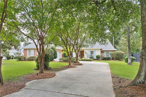694 N Beau Chene Dr, Mandeville, LA, 70471-1726 | Card Image