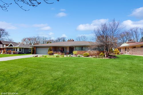 7421 N Crossway Rd, Fox Point, WI, 53217-3524 | Card Image