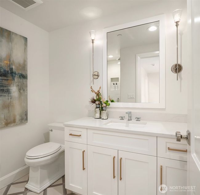 8620 N Mercer Way, House other with 5 bedrooms, 5 bathrooms and 3 parking in Mercer Island WA | Image 29