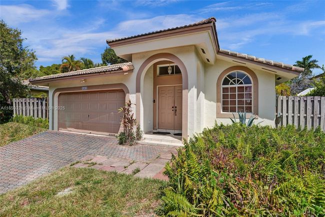 8504 Cutler Ct, House other with 3 bedrooms, 2 bathrooms and null parking in Cutler Bay FL | Image 6
