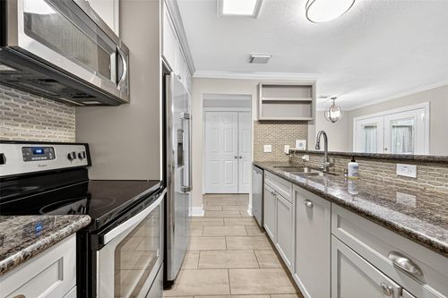 711 Worthshire St, Houston, TX, 77008-6432 | Card Image