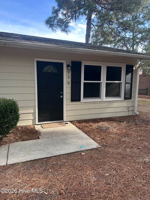 939 N Ashe St, Southern Pines, NC, 28387-4907 | Card Image