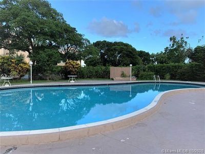 202J - 2800 Somerset Drive, Condo with 2 bedrooms, 2 bathrooms and null parking in Lauderdale Lakes FL | Image 1