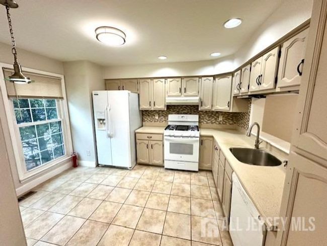 1502 Timber Oaks Rd, Townhouse with 2 bedrooms, 3 bathrooms and null parking in Edison NJ | Image 12