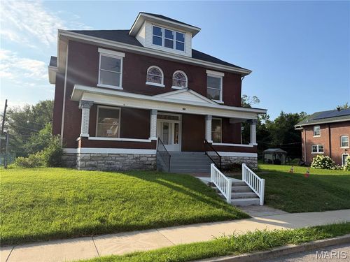 570 Washington Pl, East Saint Louis, IL, 62205-2042 | Card Image