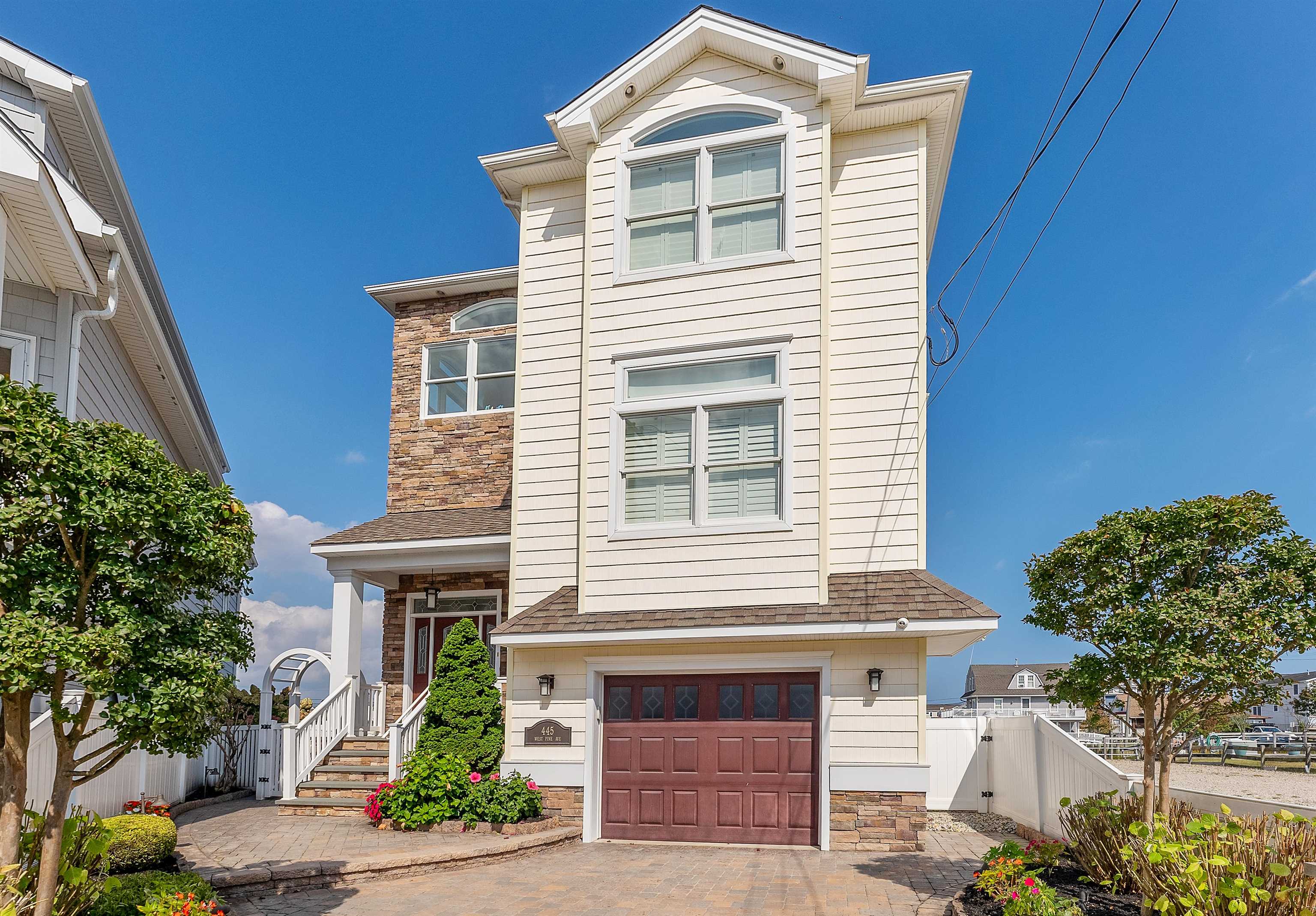 Pine Ave, Wildwood, NJ 08260