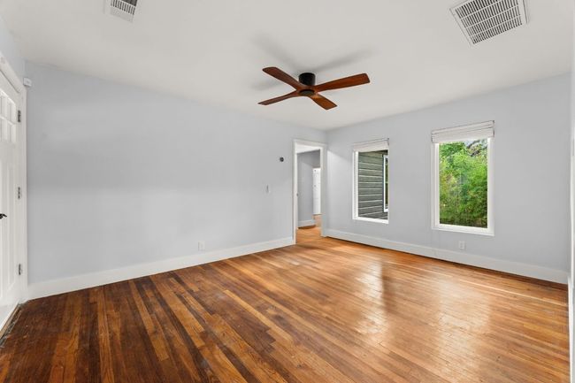 1904 S 6 Th St, House other with 2 bedrooms, 1 bathrooms and 2 parking in Austin TX | Image 5