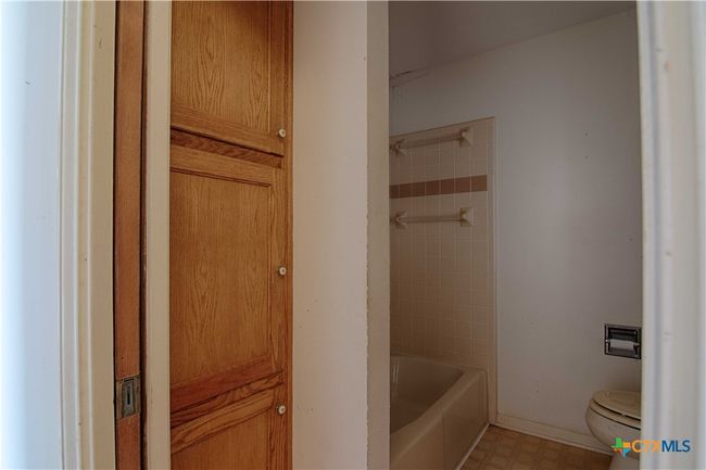 11552 Fm 1383, Home with 3 bedrooms, 2 bathrooms and null parking in Schulenburg TX | Image 13