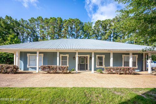 996 N Halstead Rd, Ocean Springs, MS, 39564-3107 | Card Image