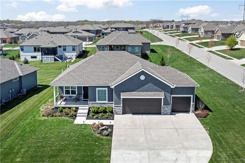18904 Redbud Ln, Spring Hill, KS, 66083-4576 | Card Image
