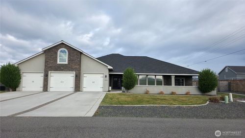 6401 Eagle Crest Dr, Pasco, WA, 99301-8544 | Card Image