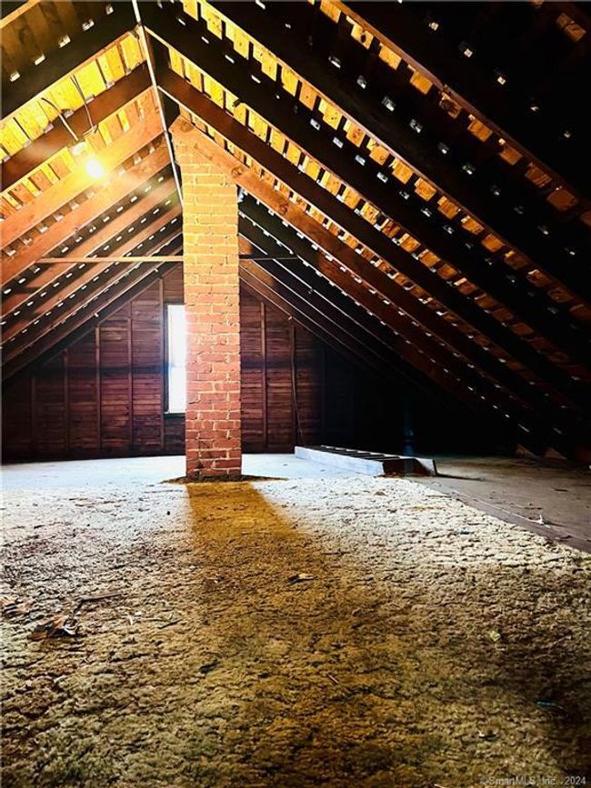 Walk up attic | Image 16