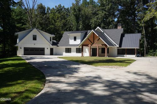 226 Meadowwood Rd, Newport, TN, 37821-6082 | Card Image