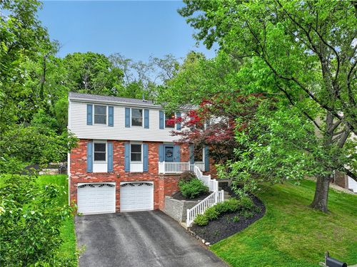 847 Macarthur Dr, Mt. Lebanon, PA, 15228-1703 | Card Image