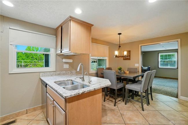 2946 Rockledge Trl, House other with 3 bedrooms, 2 bathrooms and null parking in Beavercreek OH | Image 13