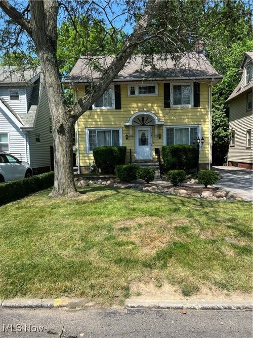 945 Dresden Rd, Cleveland Heights, OH, 44112-2327 | Card Image