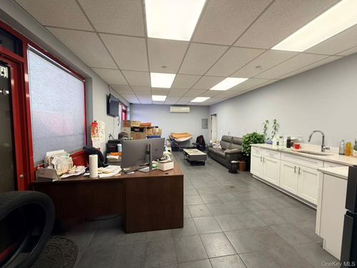 88 76th Ave, Glendale, NY, 11385-7942 | Card Image